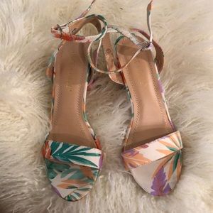 White tropical print heels size 7.5